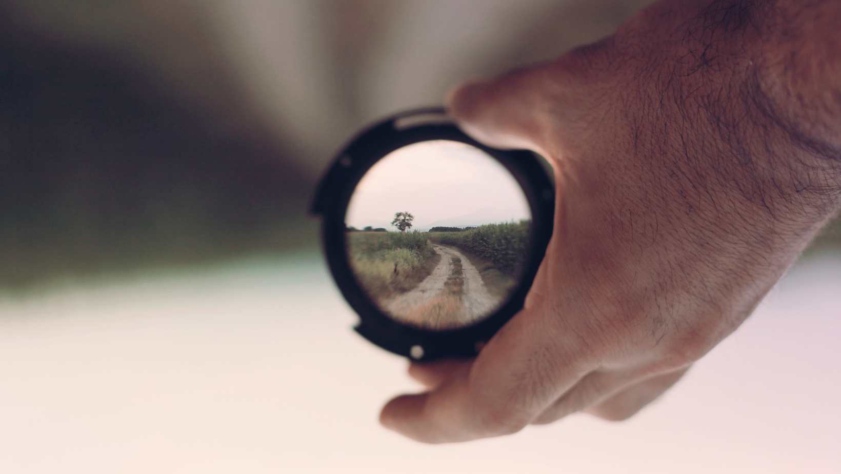 Crean un monóculo de AR que puede conectarse con ChatGPT