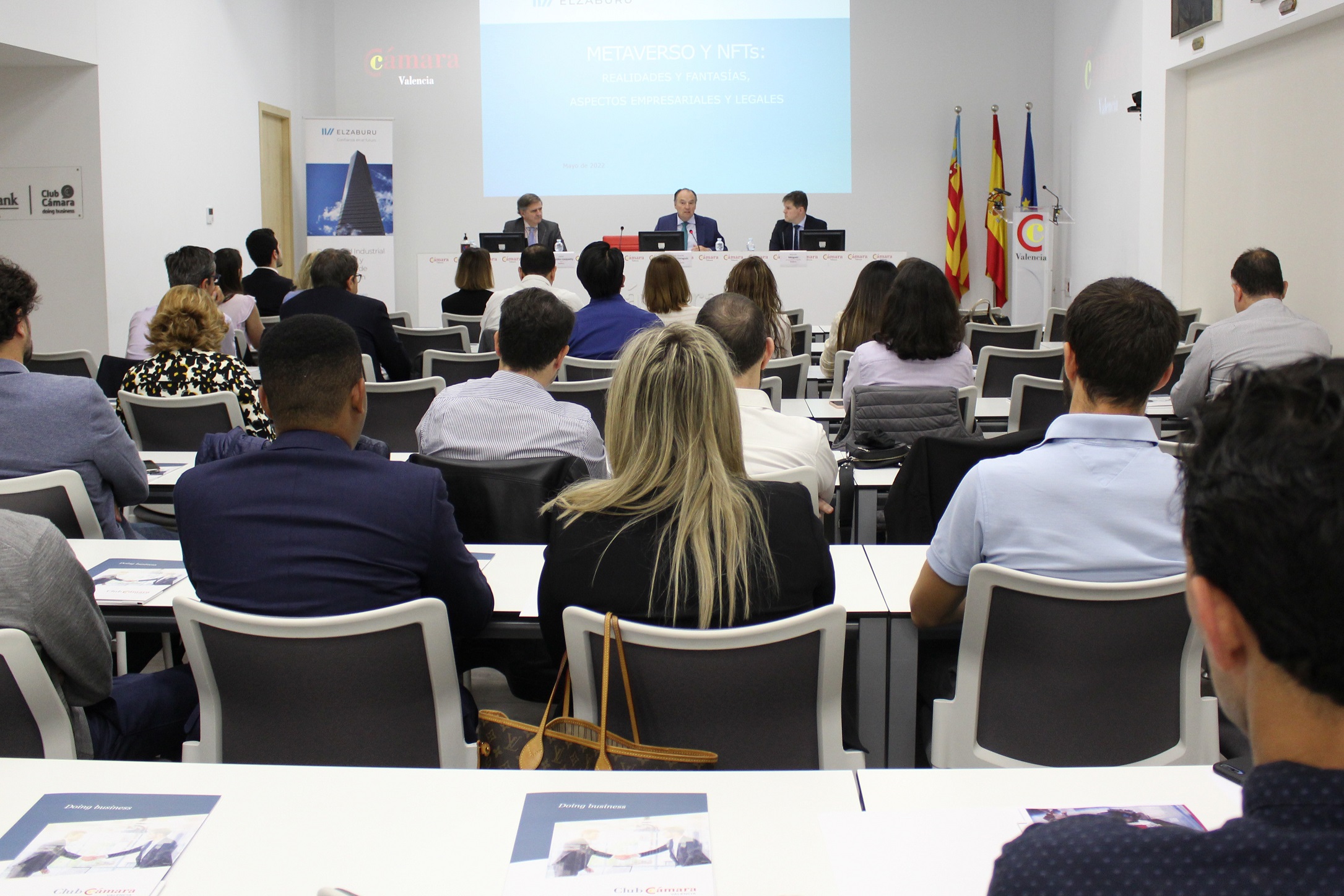 Una jornada celebrada en Cámara Valencia explica los aspectos empresariales y legales de Metaverso y NFT