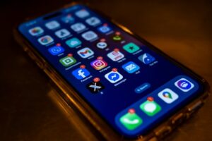 El asistente de IA actualizado de Yelp puede responder preguntas y reservar un restaurante o servicio en una conversación