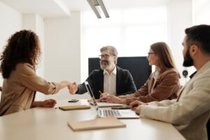 Dirección de equipos humanos e inteligencia artificial