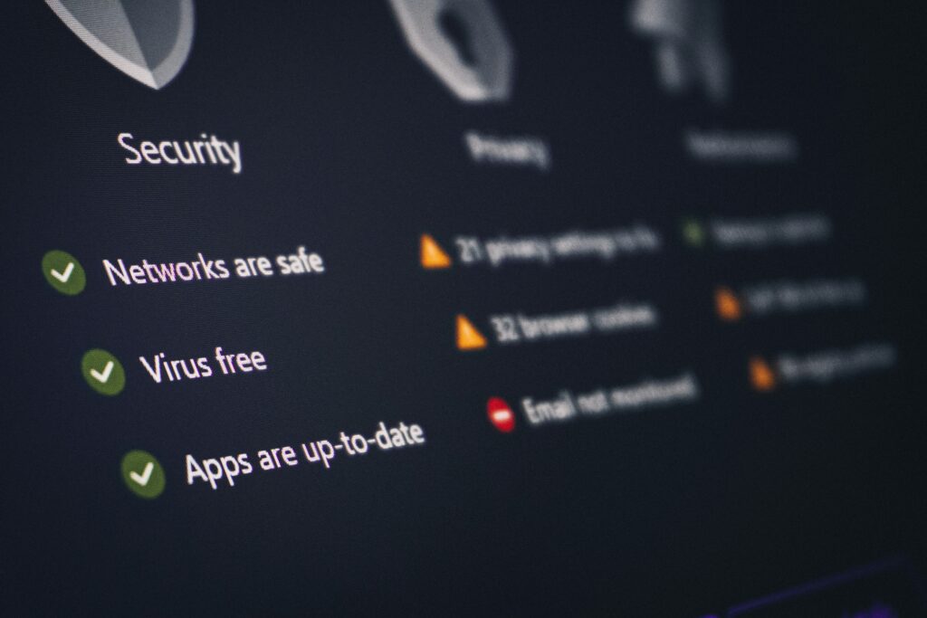 Combate los riesgos reales de ciberseguridad del trabajo híbrido en pymes